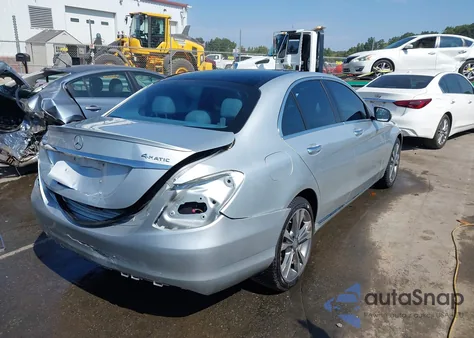 2016 Mercedes-Benz C 300 4Matic из США, поврежденный, VIN 55SWF4KB4GU167793